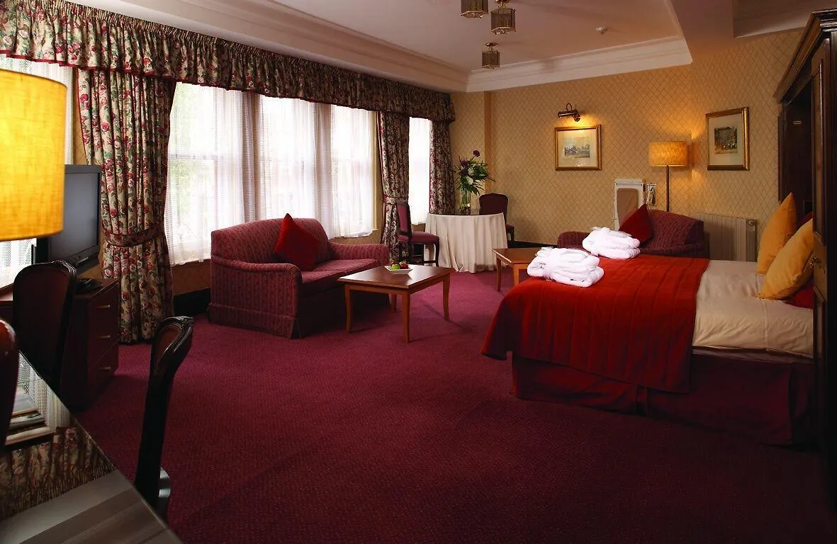 Crown & Mitre Hotel