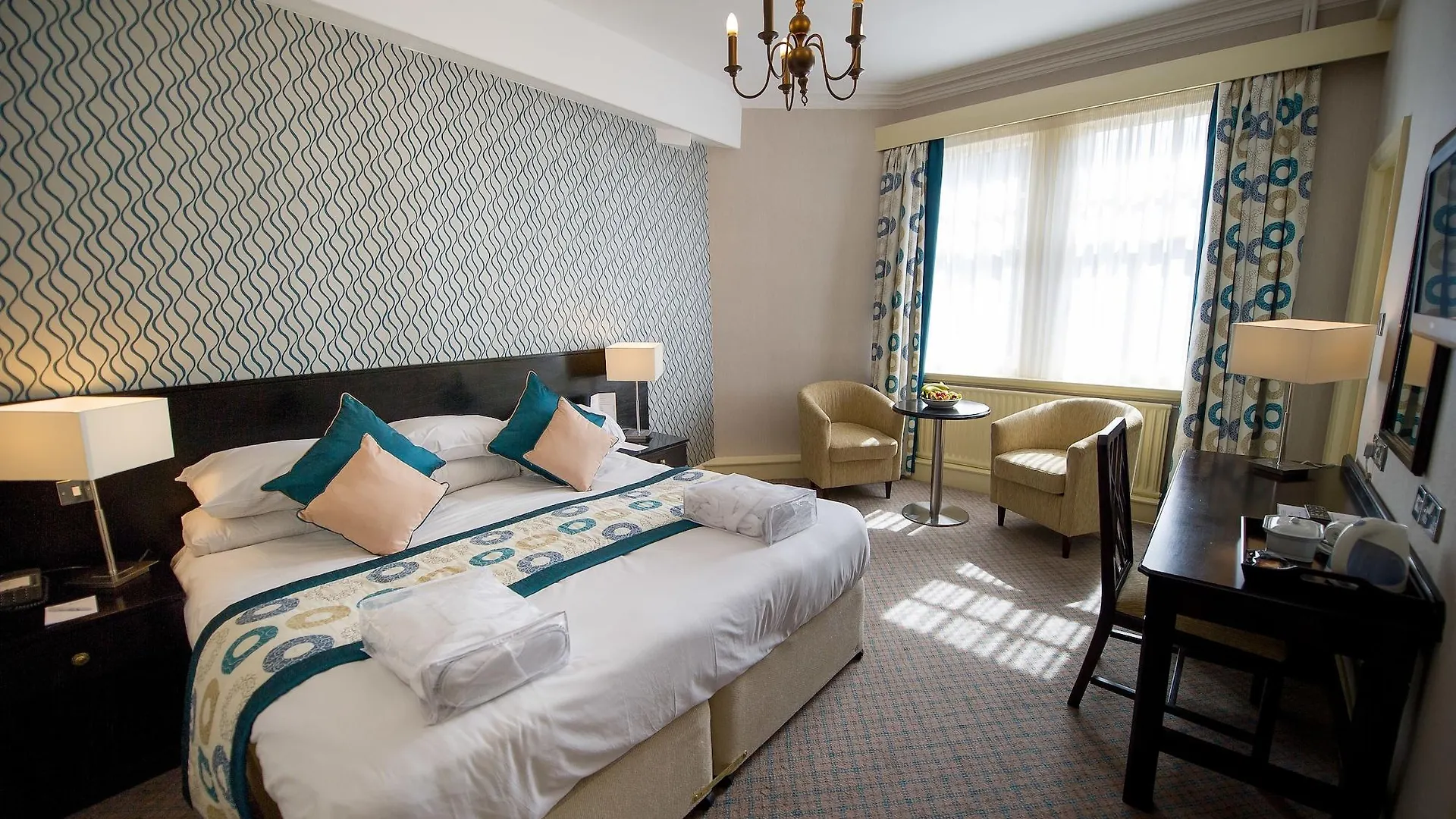 Crown & Mitre Hotel