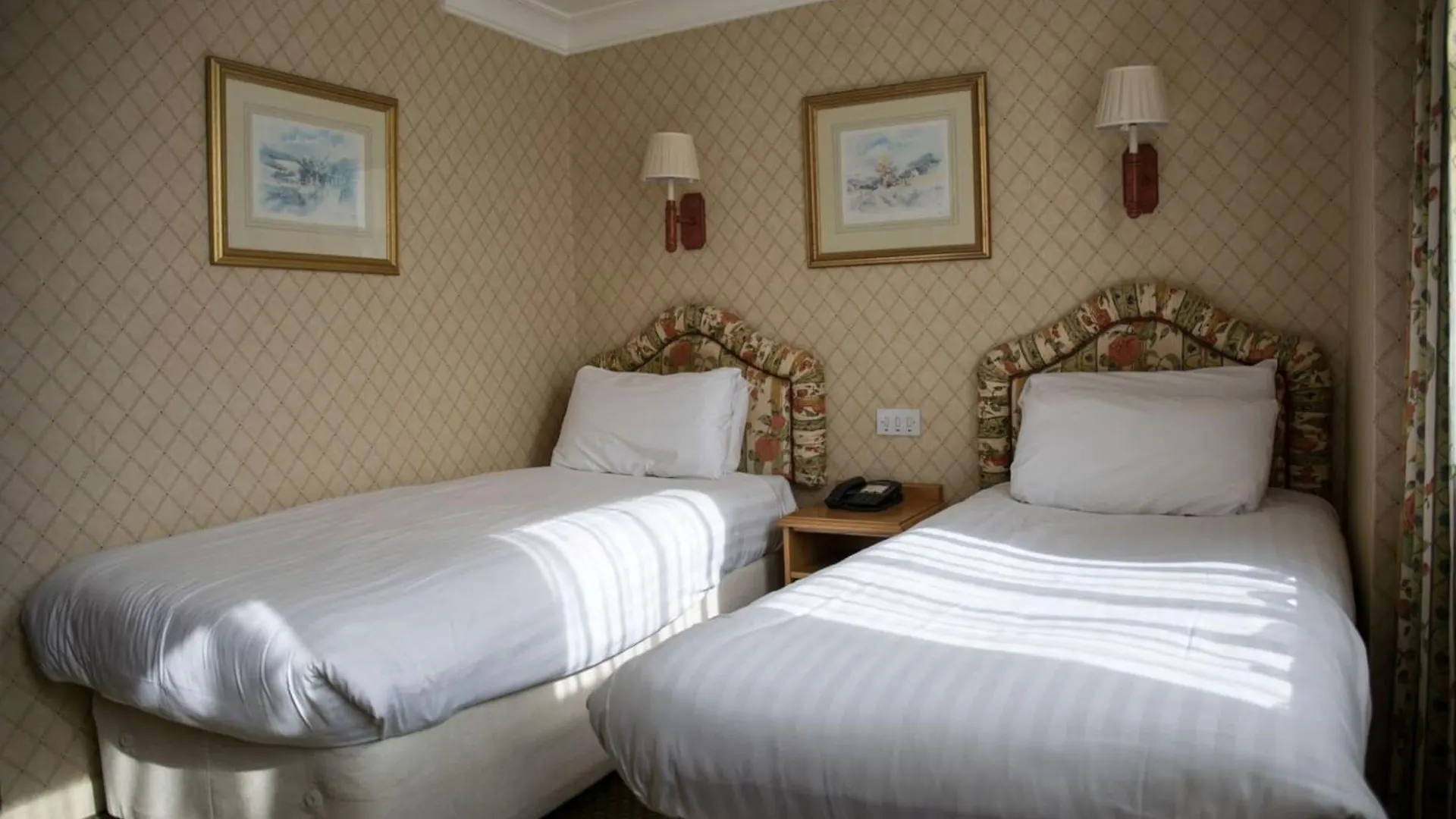 Crown & Mitre Hotel 3*