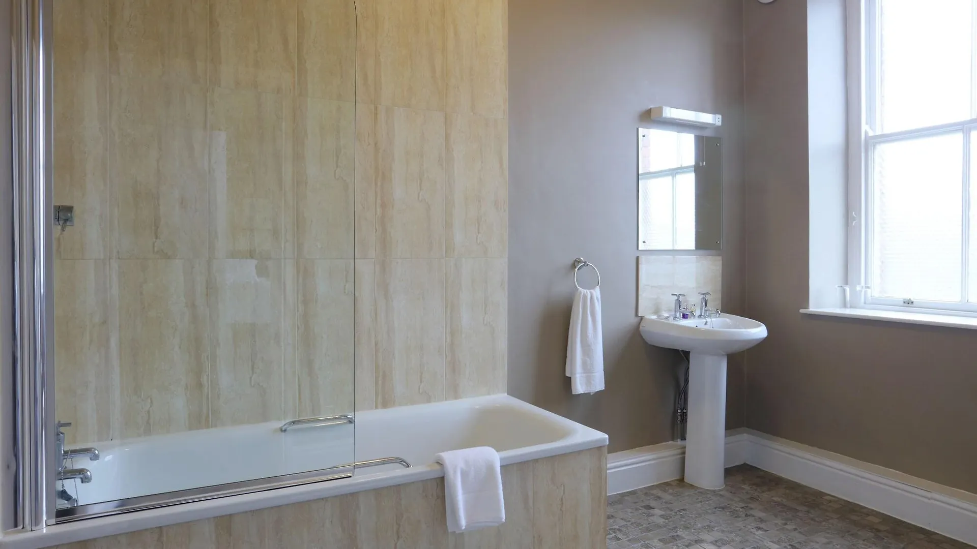 Tufton Arms Aparthotel 3*