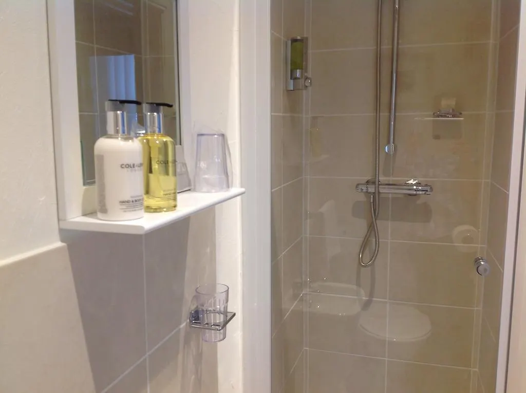 Гостевой дом 3 Cambridge 4*