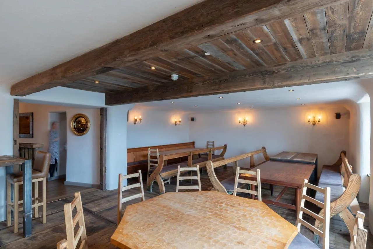 The Greyhound Bed & Breakfast 3*