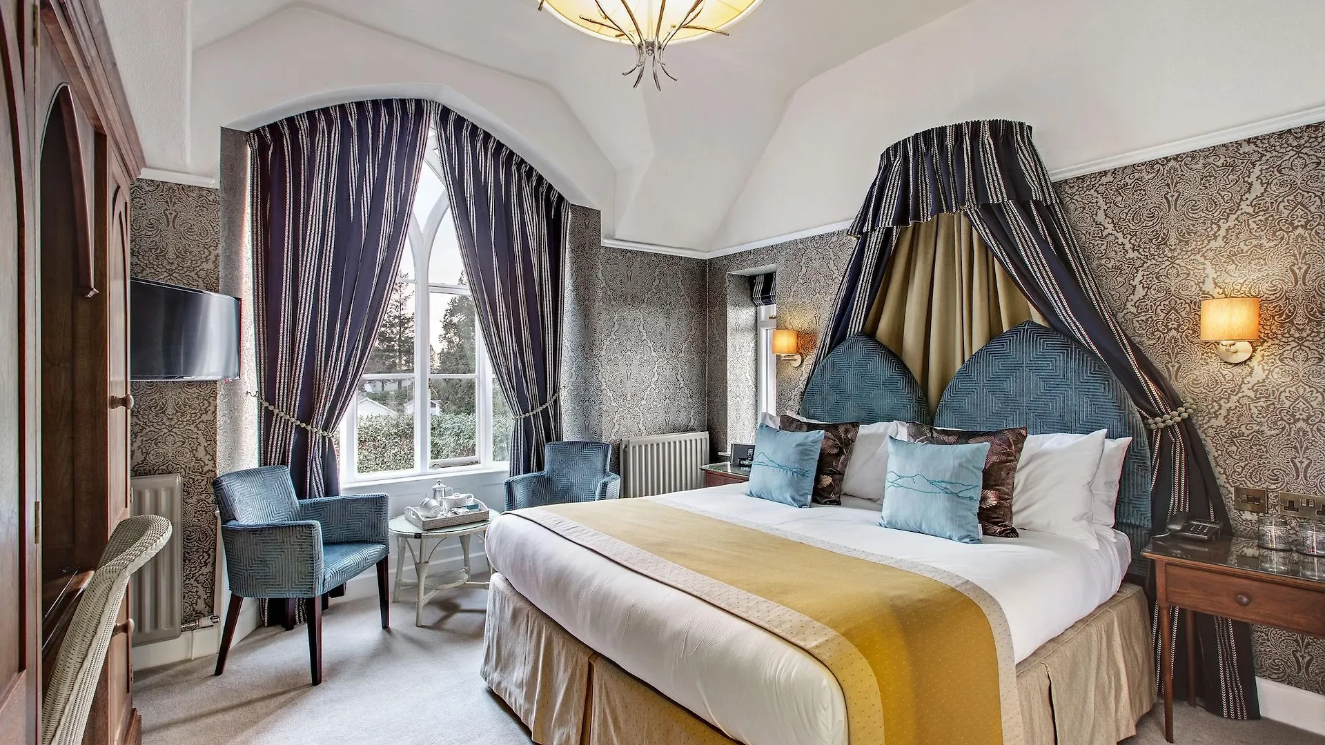 Cedar Manor * Windermere