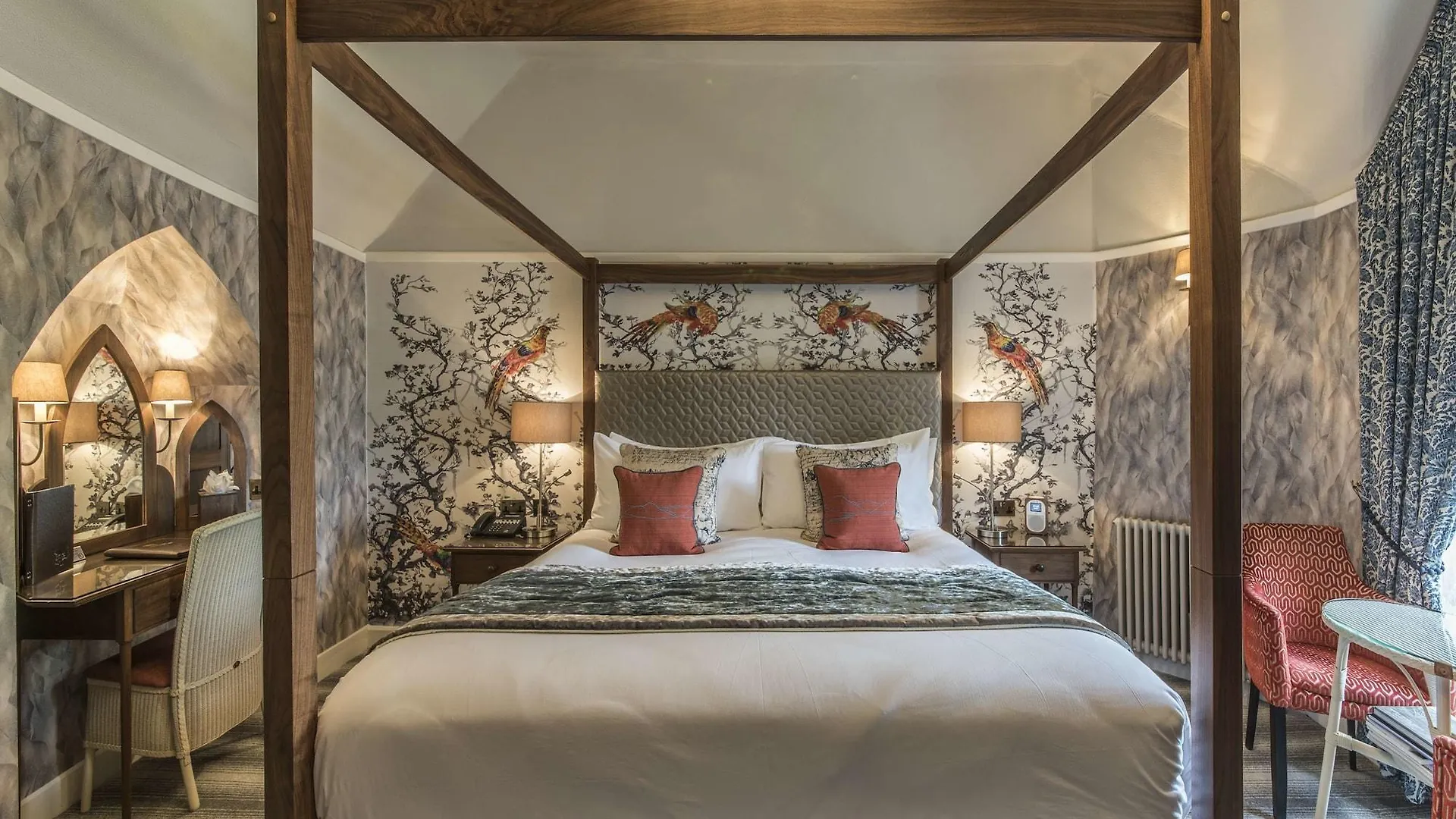 Cedar Manor Country house