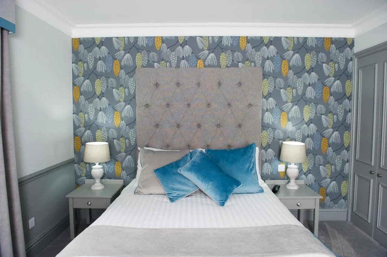Crown Wetheral מלון 4*