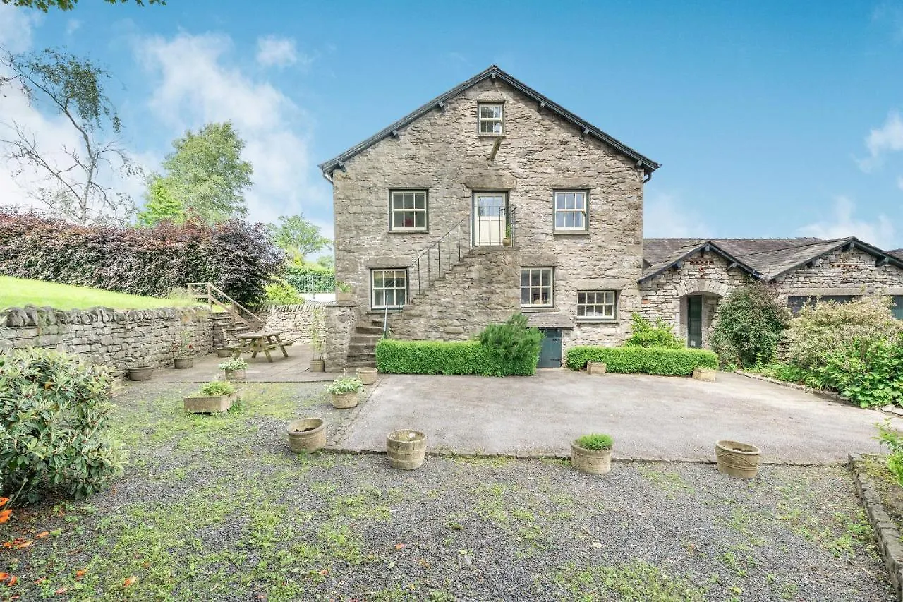 5 The Granary Burneside