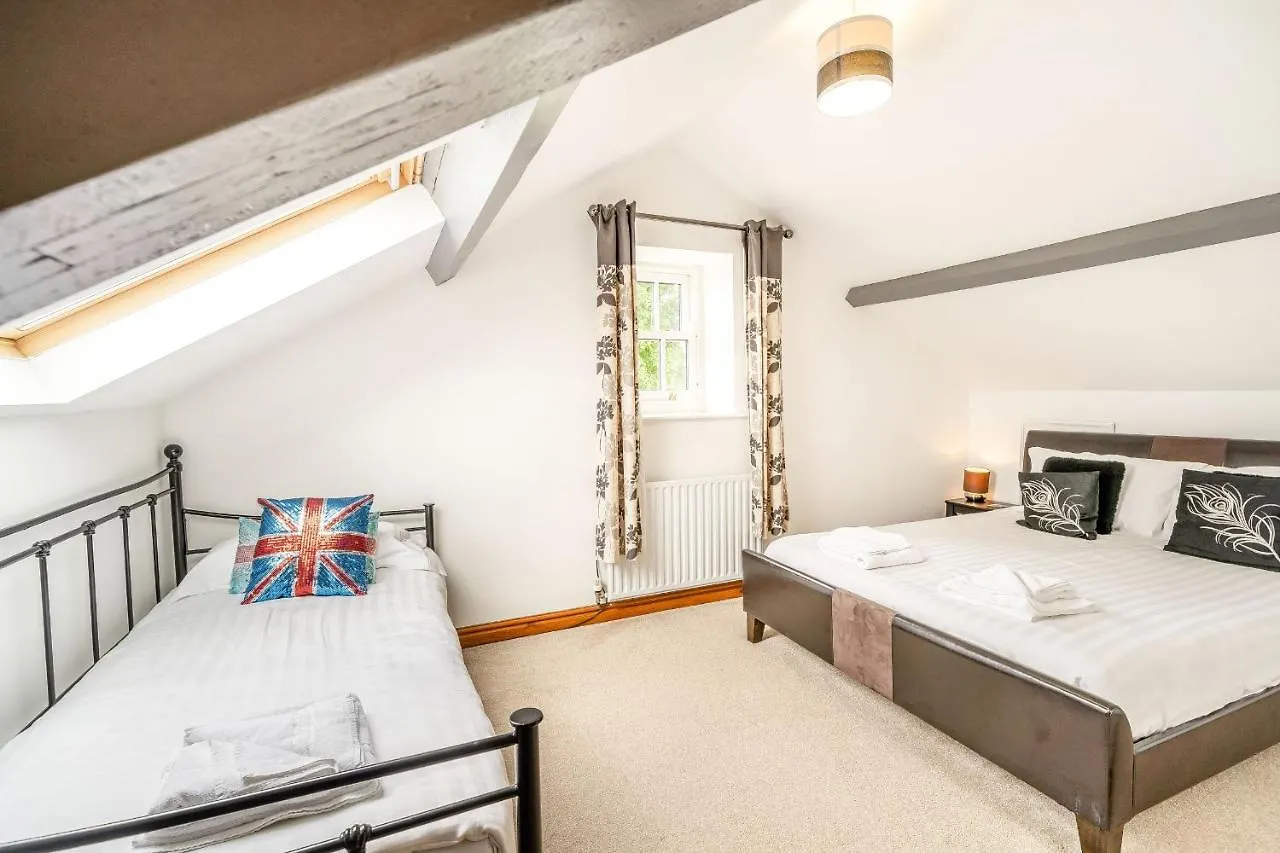 5 The Granary Burneside