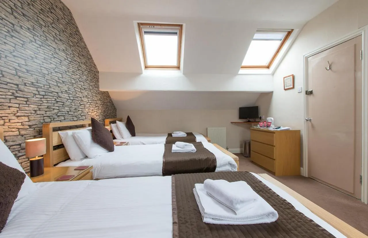Thornbank House Offering Breakfast And With Free Off Site Health Club Guest house