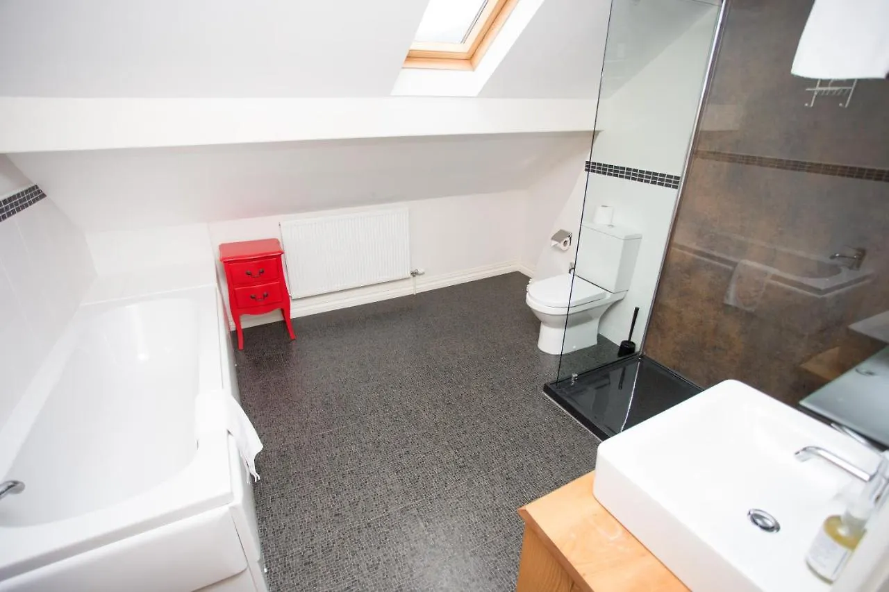 Lakeside House 4*