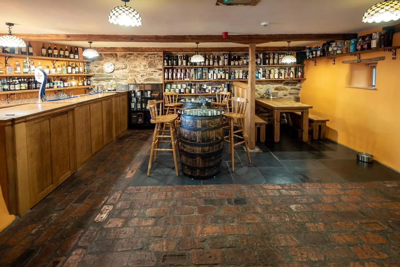 Casa de hóspedes The Wayside And Whisky Barn 4*