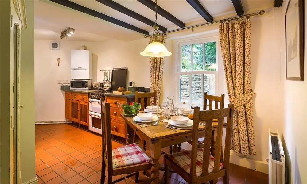 Holiday home Dove Holme *