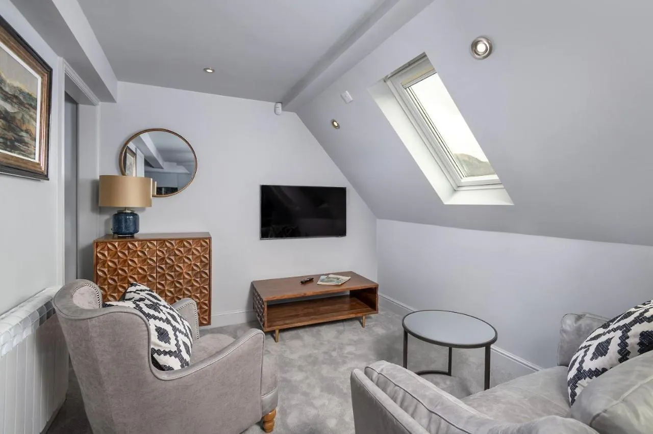 Keswick Road Apartment *