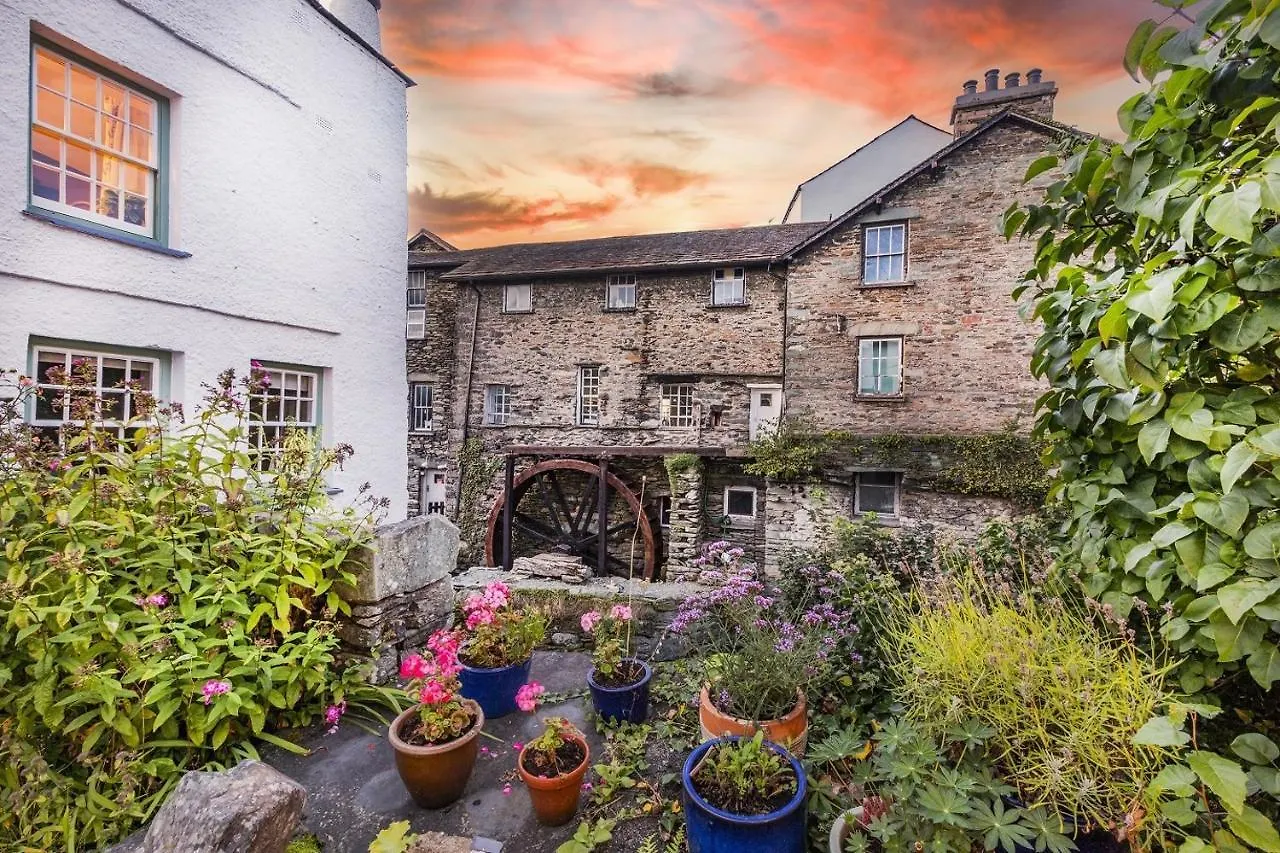 Waterwheel Bed & Breakfast 4*