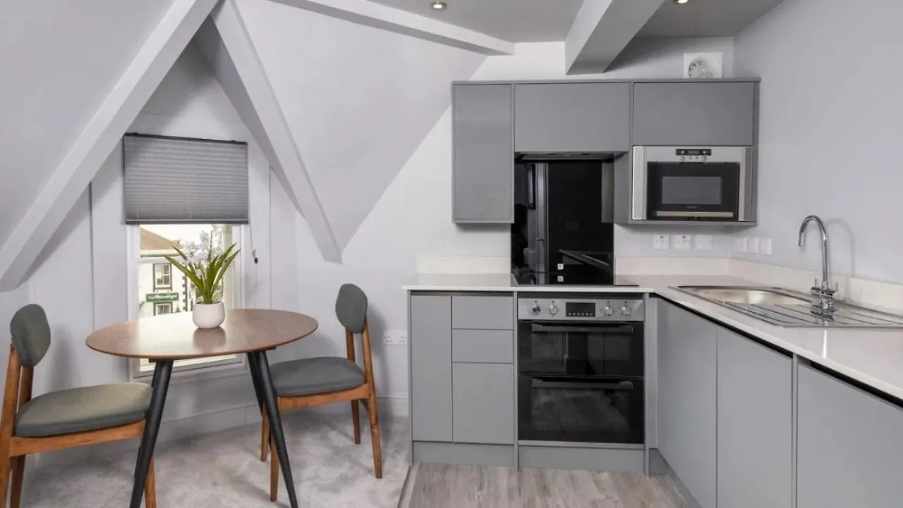 Keswick Road Apartment *