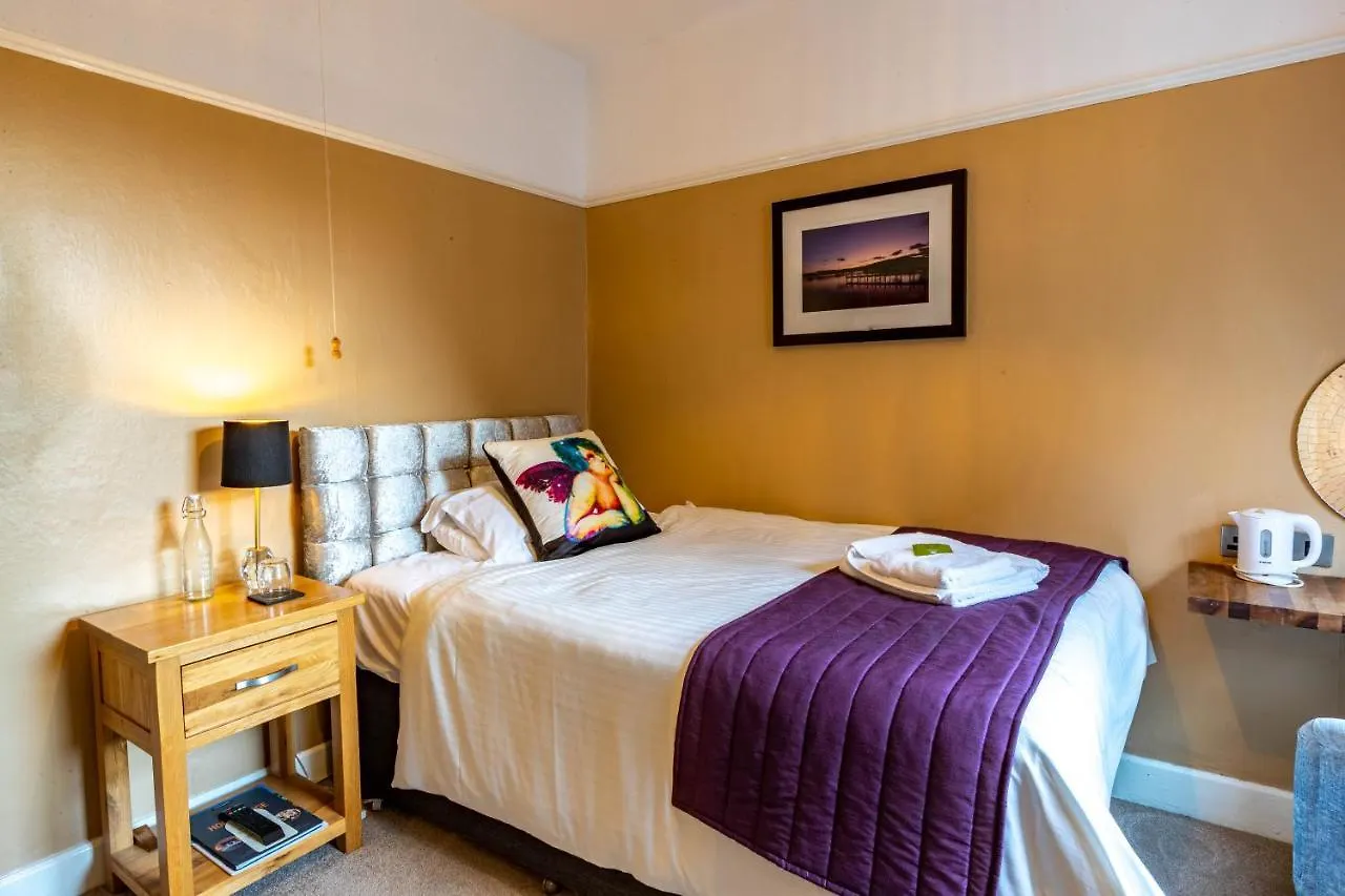 Holly With Free Off Site Health Club Konukevi 4*