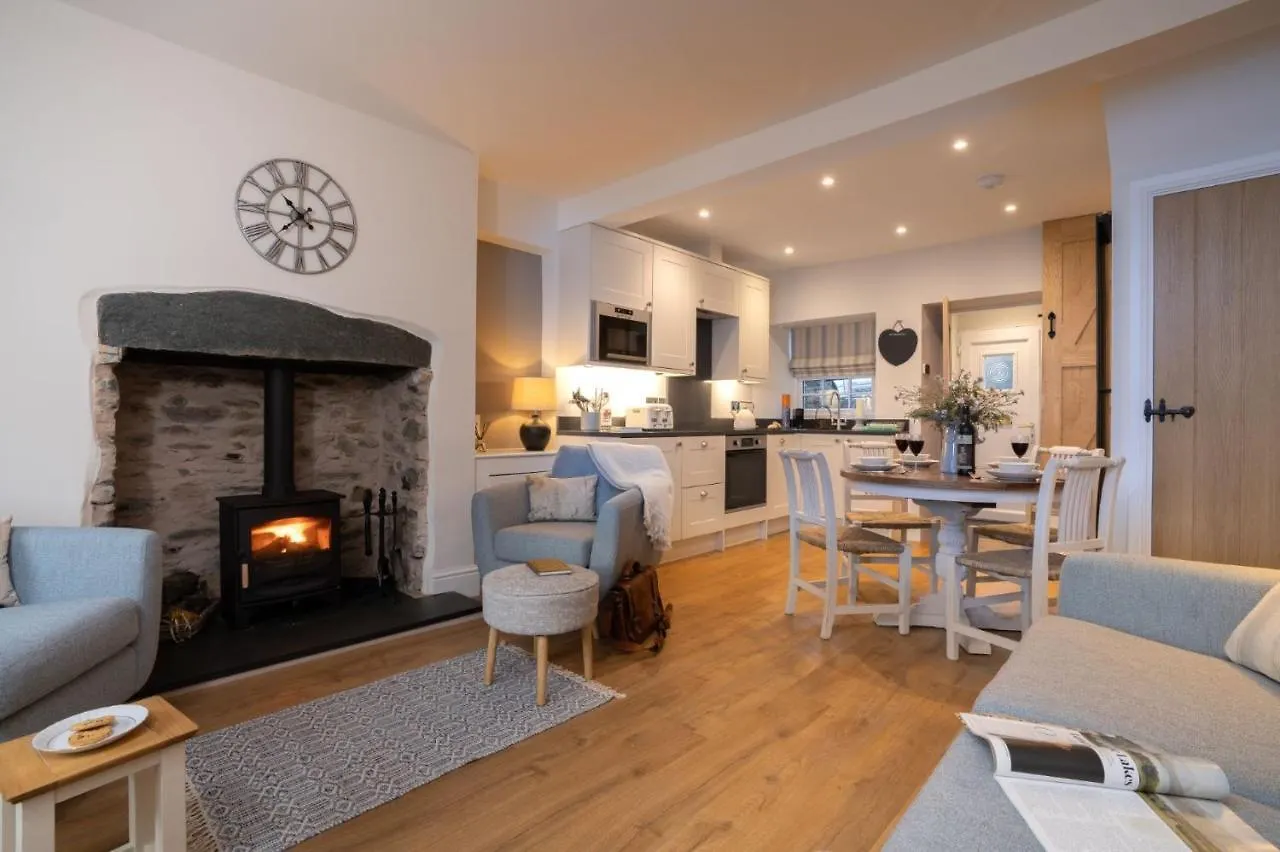 Dormouse With Log Burner & Parking By Letmestay