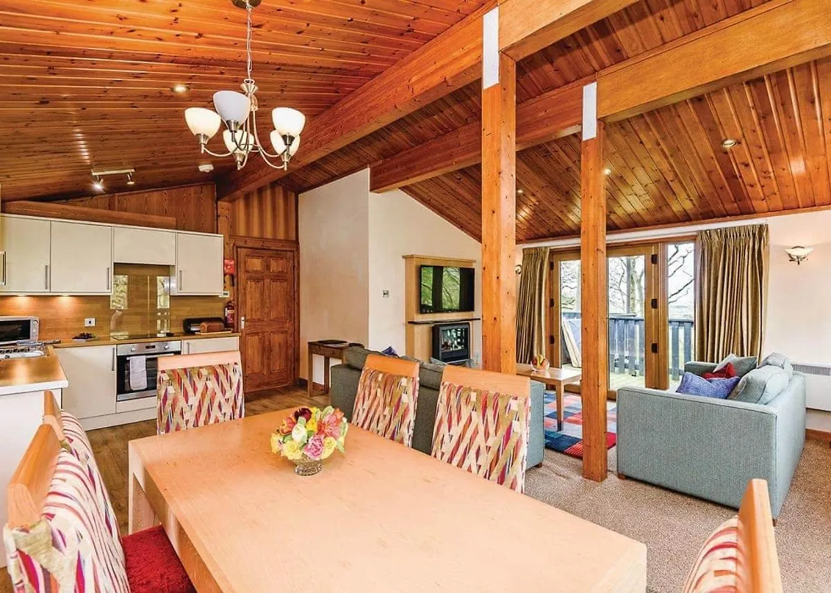 Brockwood Hall Lodges