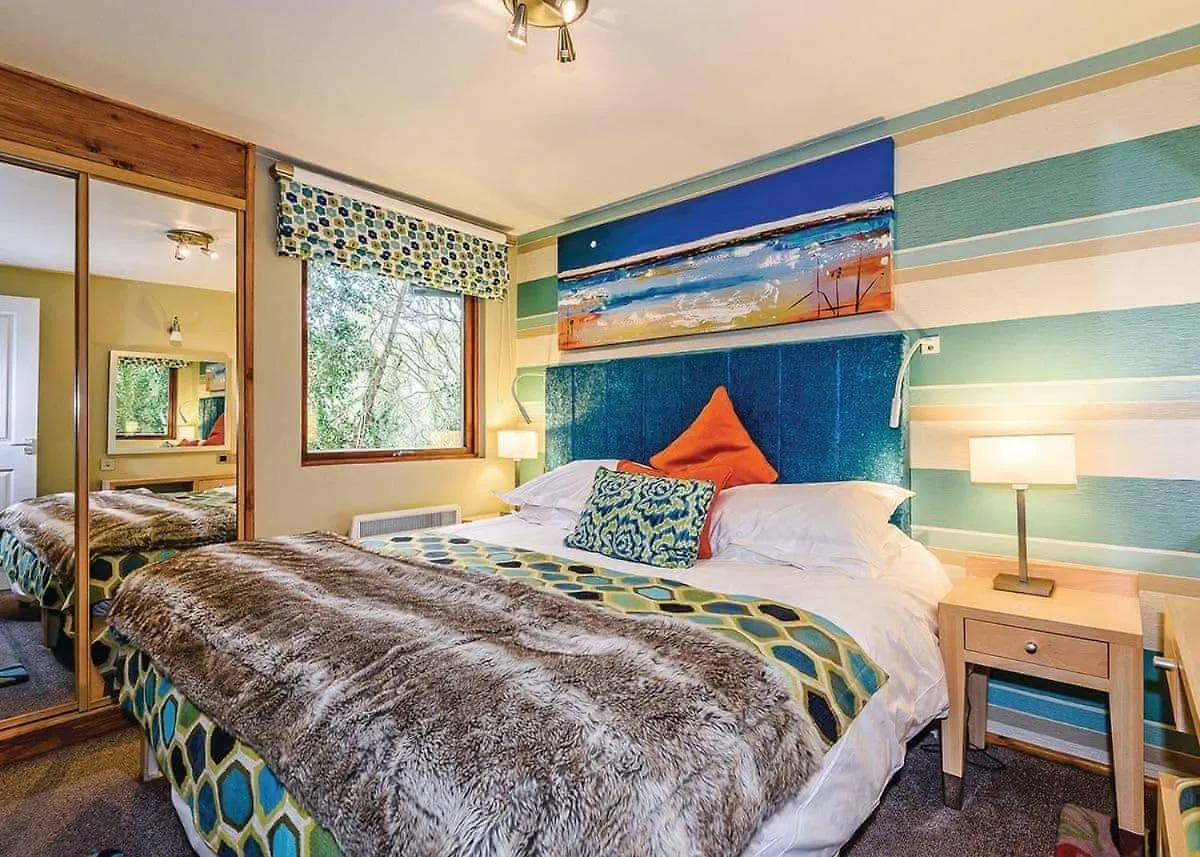 Brockwood Hall Lodges