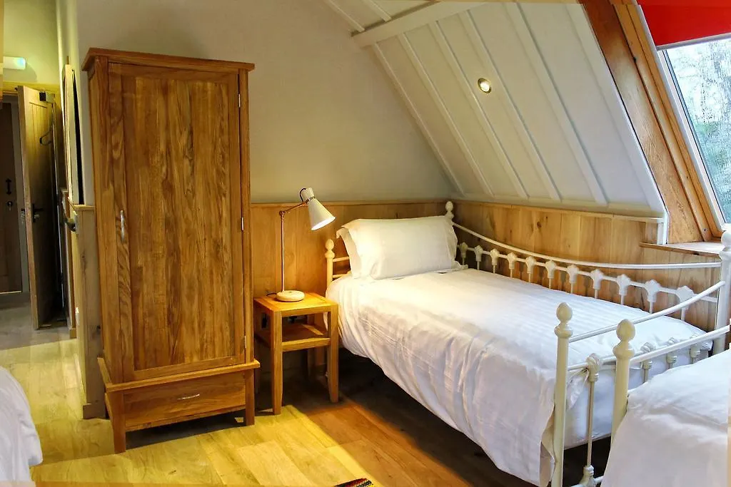 Aparthotel Lumely Fee Bunkhouse