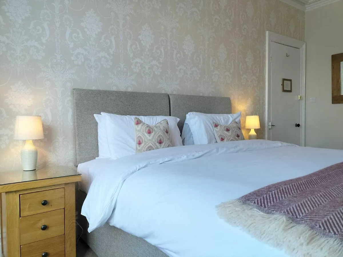 Clarence House 4*