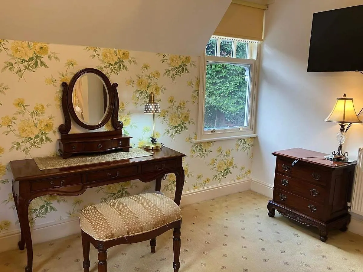 B&B Storrs Gate House