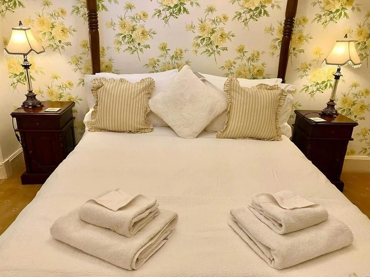 B&B Storrs Gate House