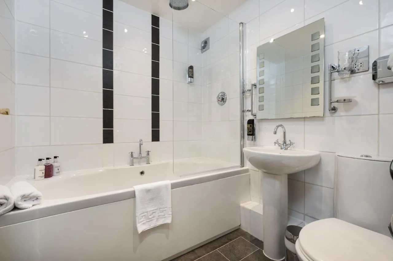ゲストハウス The Howbeck & The Retreat Incl Off-site Health Club And Parking Ev Point Available 5*
