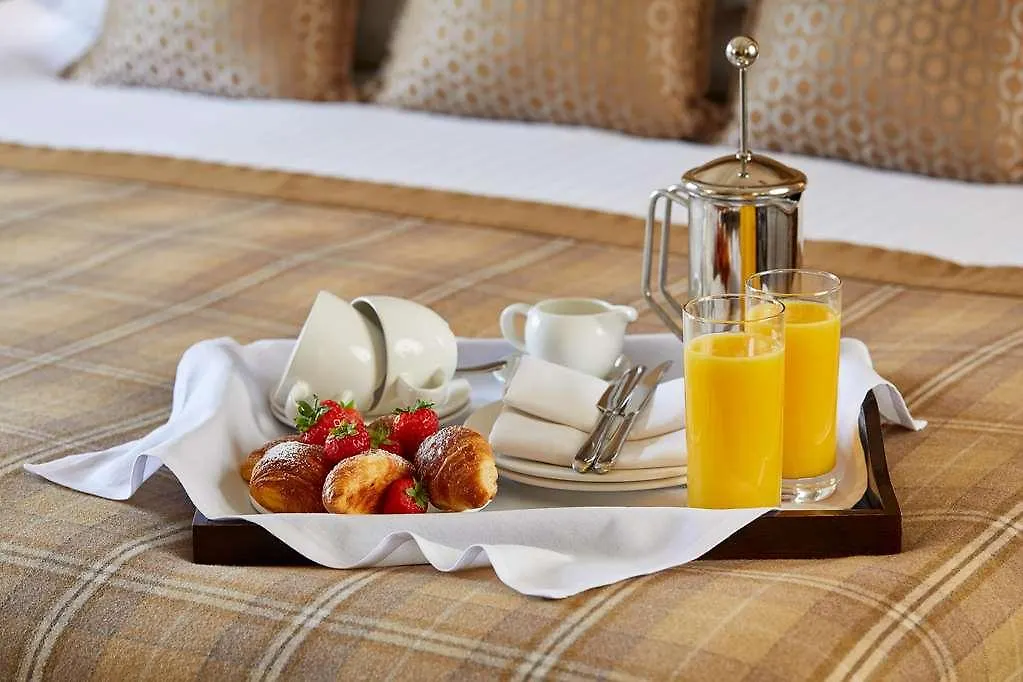 מלון Macdonald Leeming House 4*