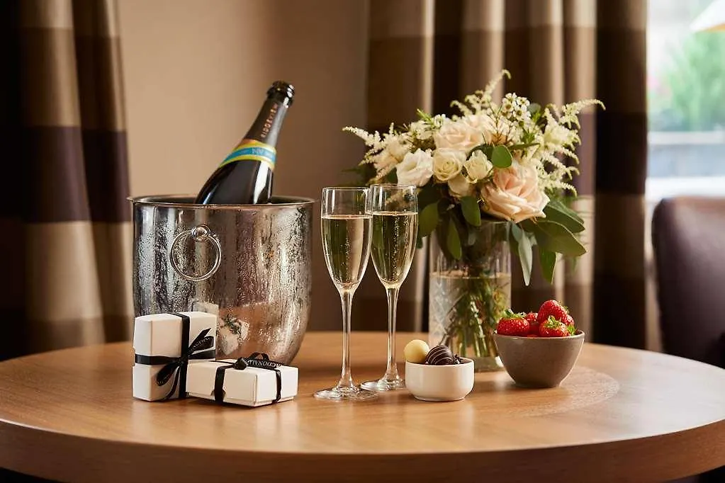 Macdonald Leeming House 4*