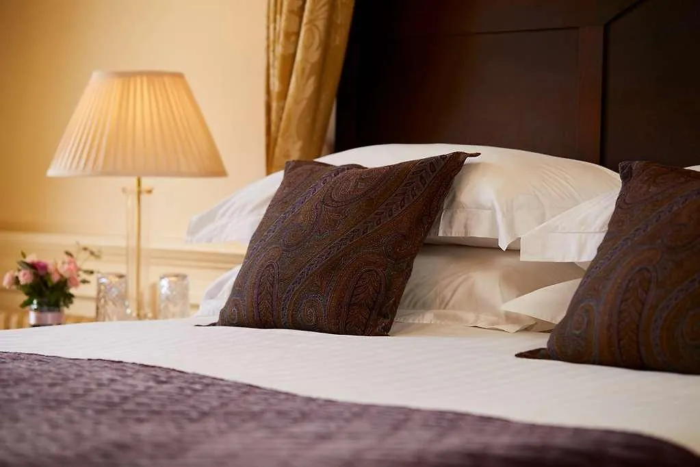 Macdonald Leeming House מלון 4*