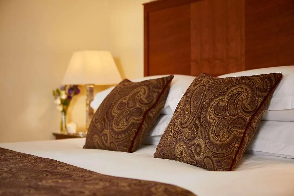 Hotel Macdonald Old England & 4*