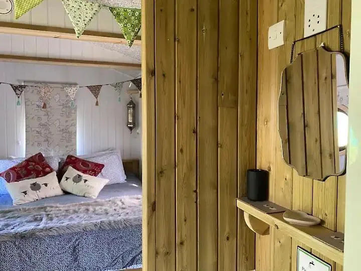 Strickland Arms 3*