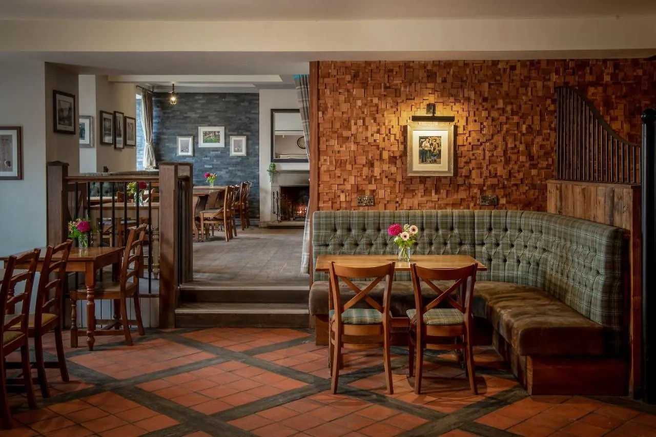 The Crown 4*