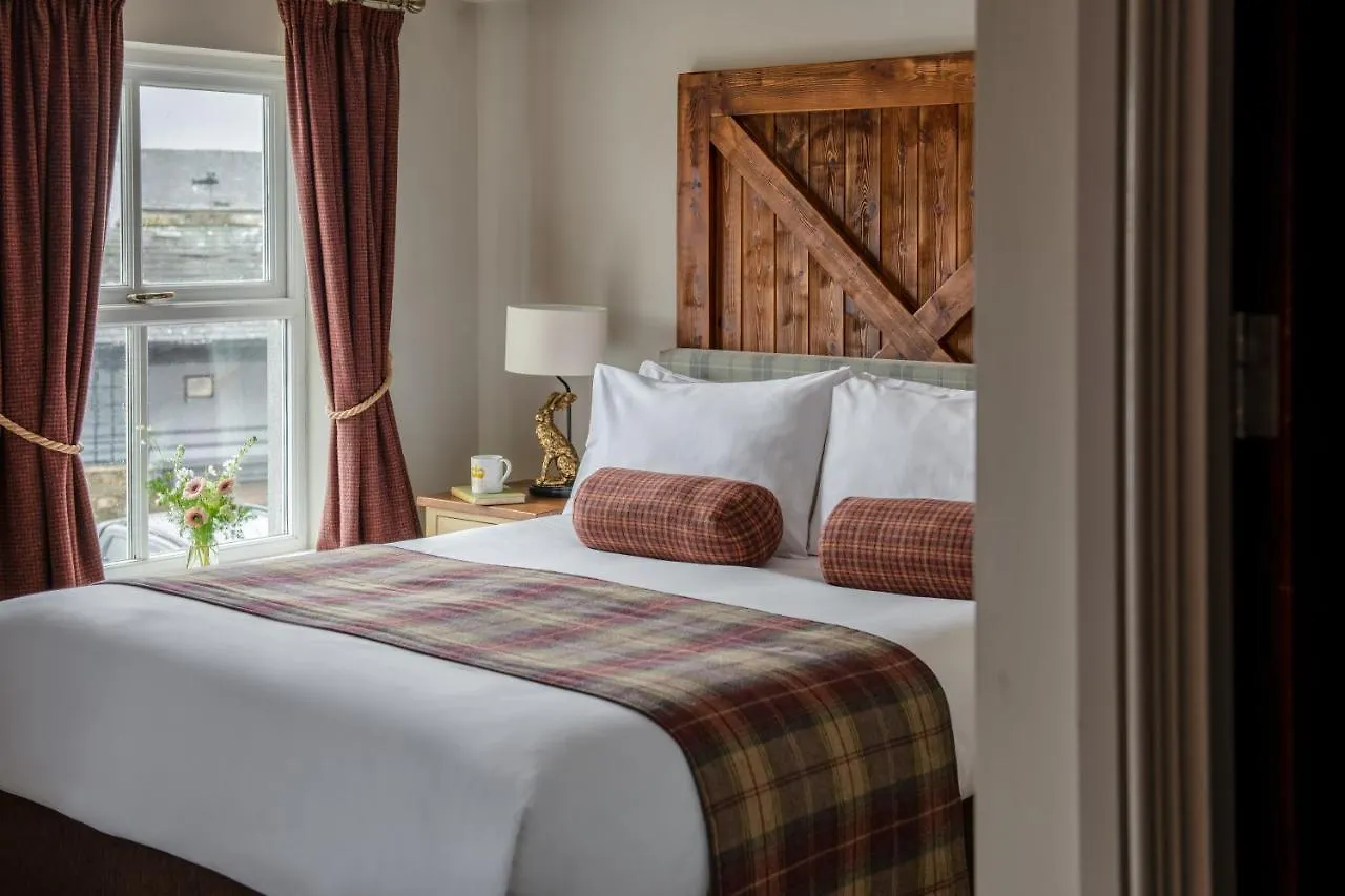 The Crown 4*