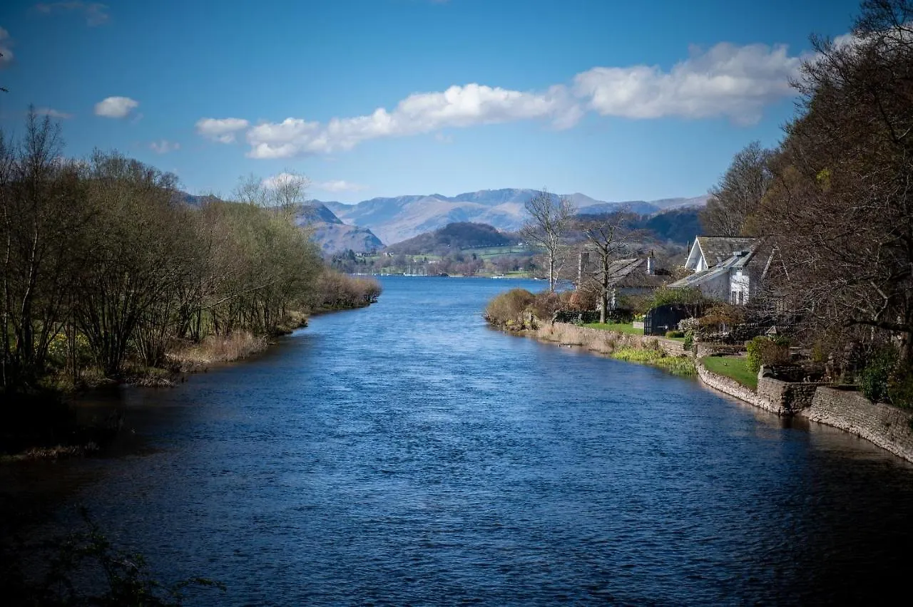 Hotel The Crown Pooley Bridge