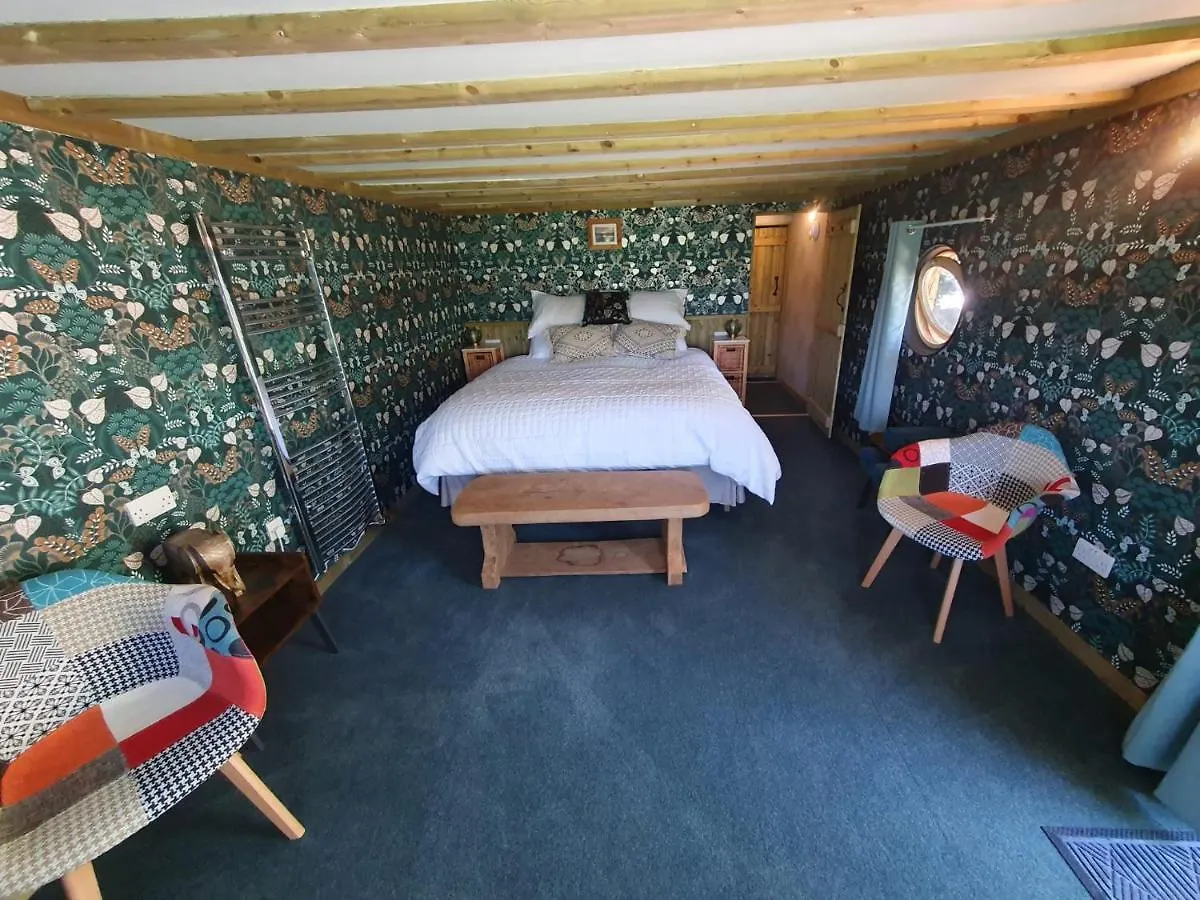 Strickland Arms 3*