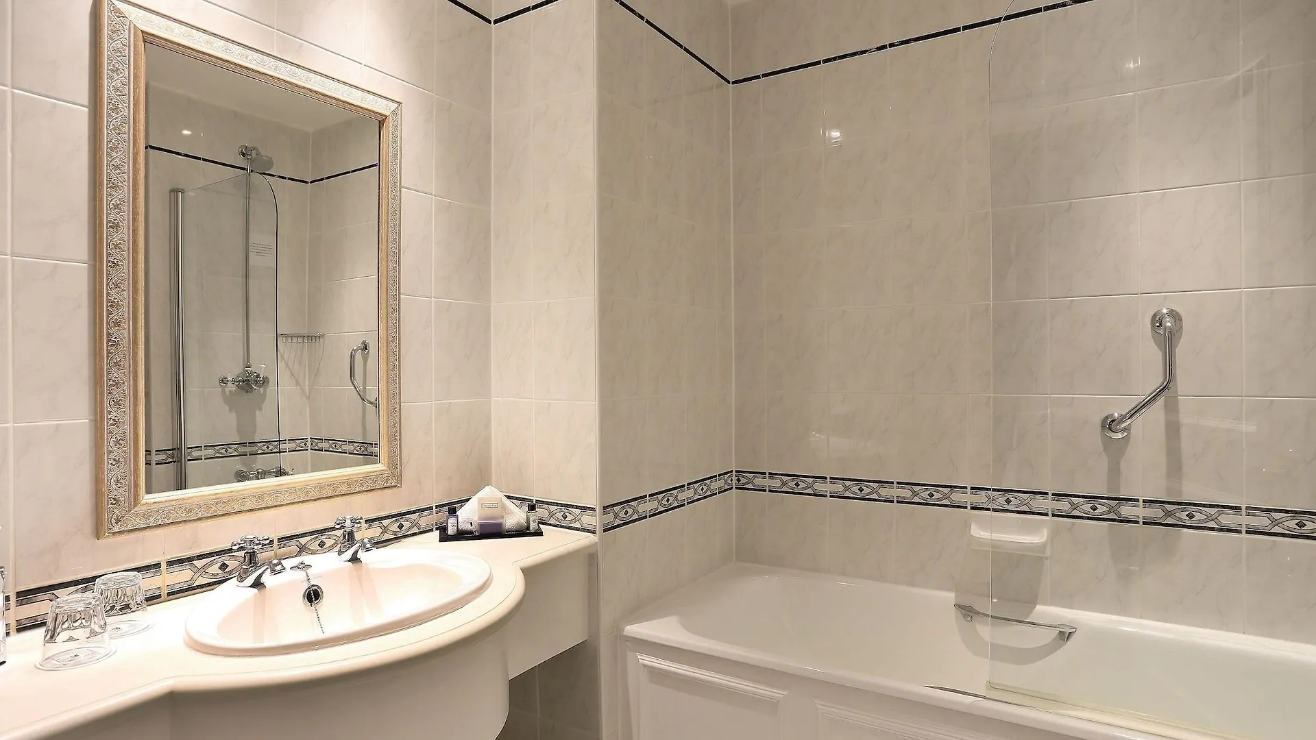 Macdonald Leeming House Hotel