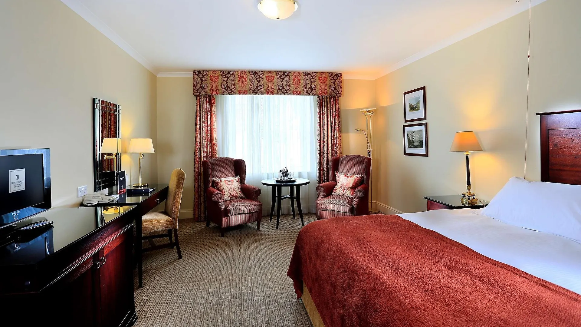 Macdonald Old England & Hotel 4*