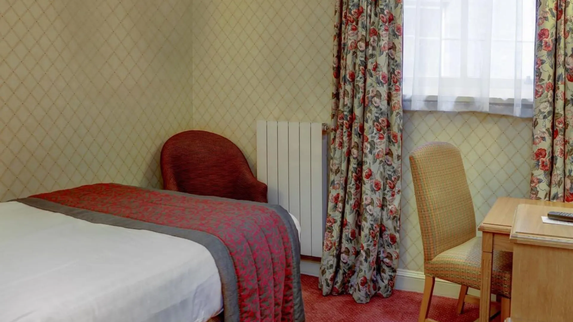 Hotel Crown & Mitre 3*