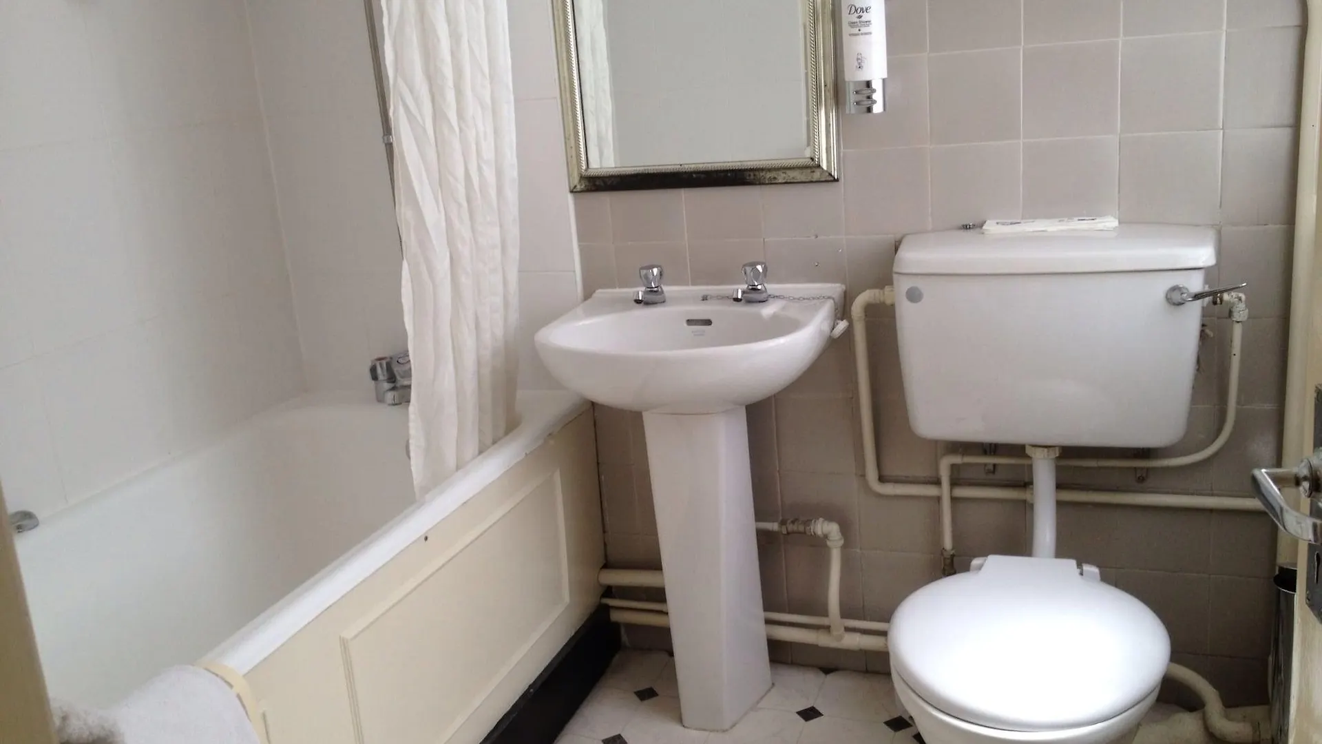 Hotel Crown & Mitre