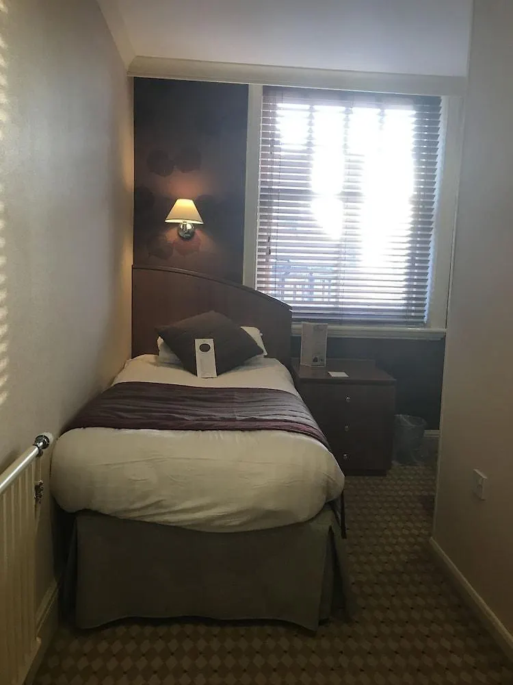 Hotel Crown & Mitre 3*
