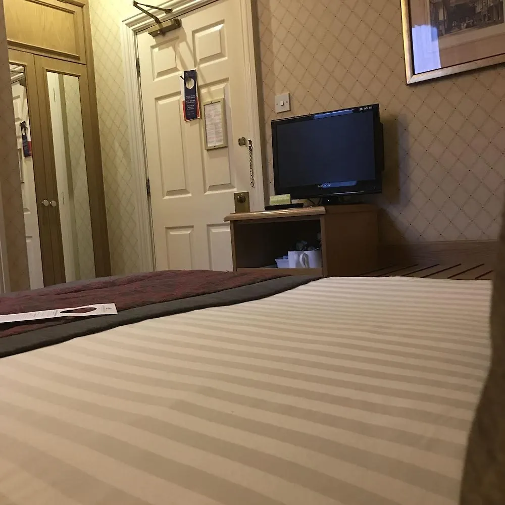 Hotel Crown & Mitre