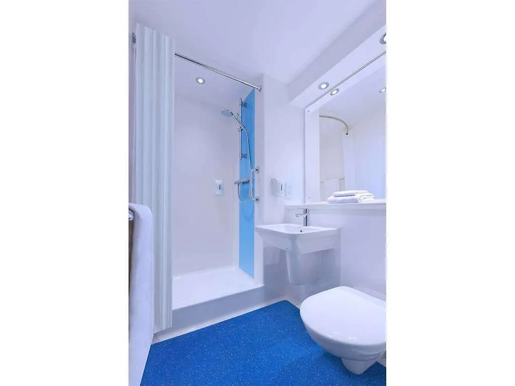 Travelodge Hotel 3*