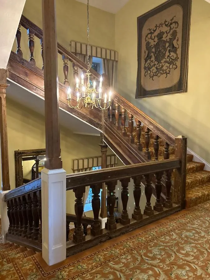 Moresby Hall فندق