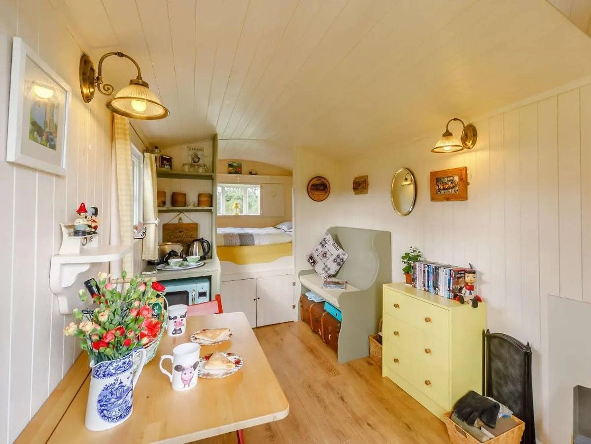 1 Bed In Easton 56742 * Kirklinton