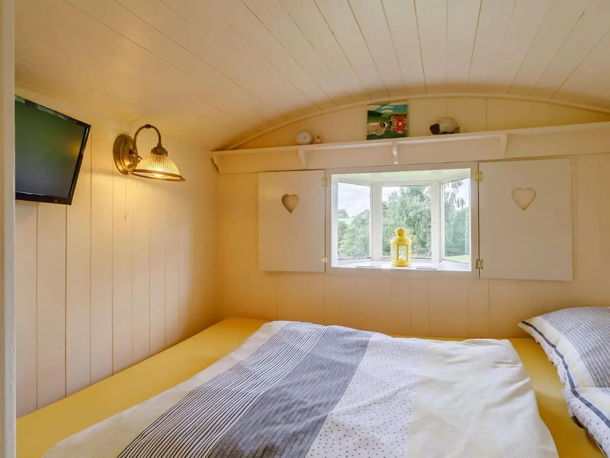 1 Bed In Easton 56742 Kirklinton