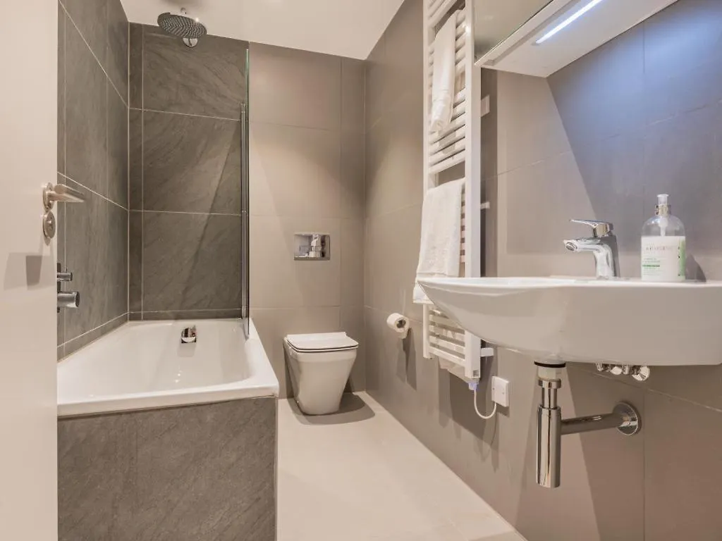 3 Bed In Newby Bridge Sz024 *
