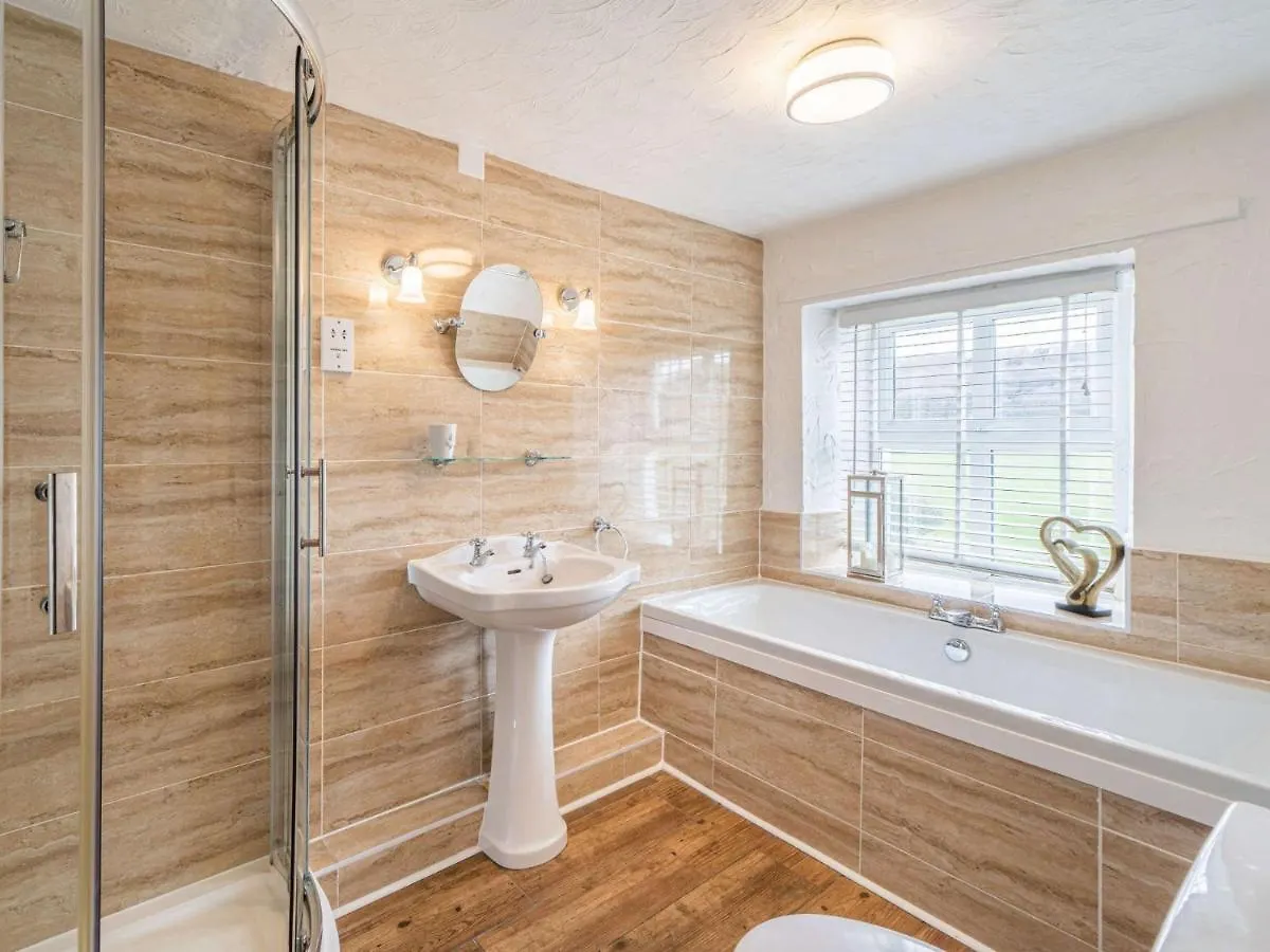 Holiday home 2 Bed In Lcc02