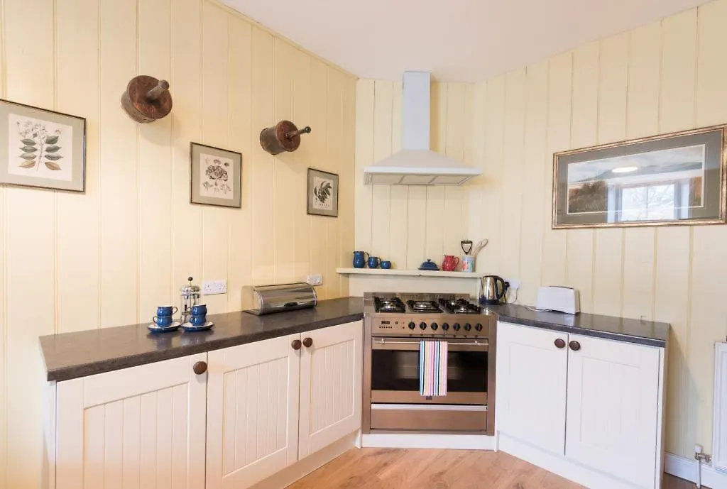 Holiday home 2 Bed In Boltongate Sz396 *
