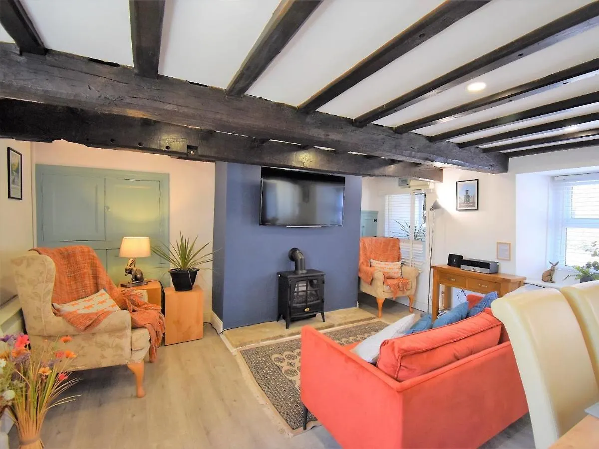 2 Bed In Penrith 78744 *